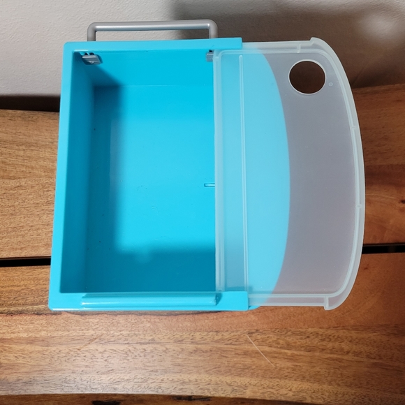 American Girl Truly blue hairstyling caddy missing a few things - Picture 8 of 10